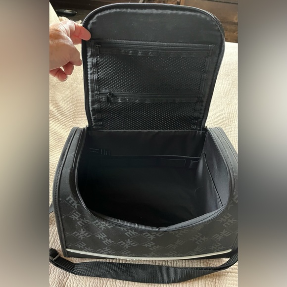 Mary Kay Travel bags - Picture 6 of 12